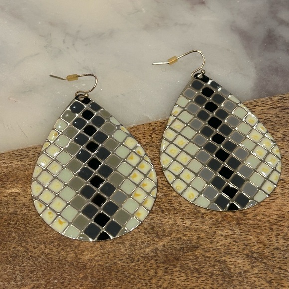 Elegant statement earrings - Picture 1 of 3